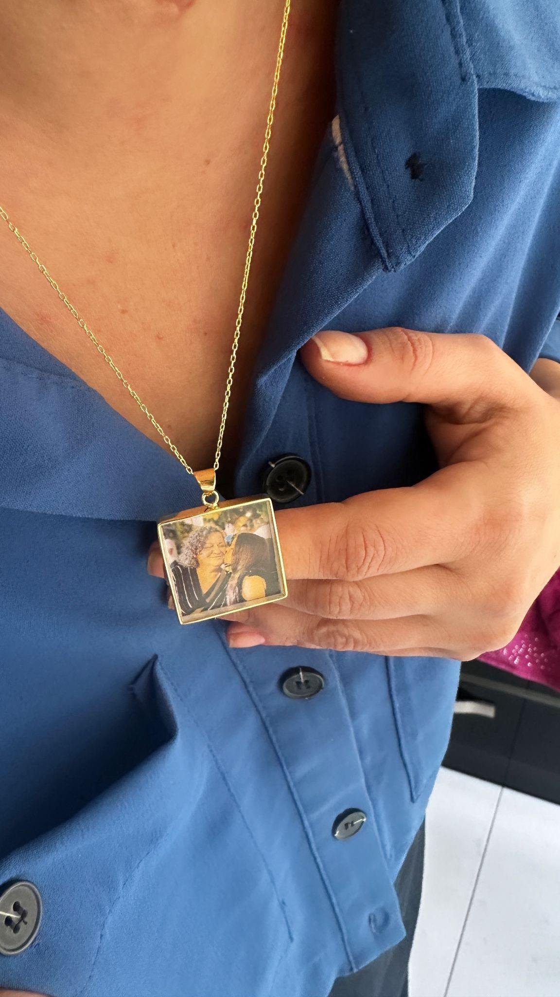 Yeni Kare Model Resimli Gümüş Kolye