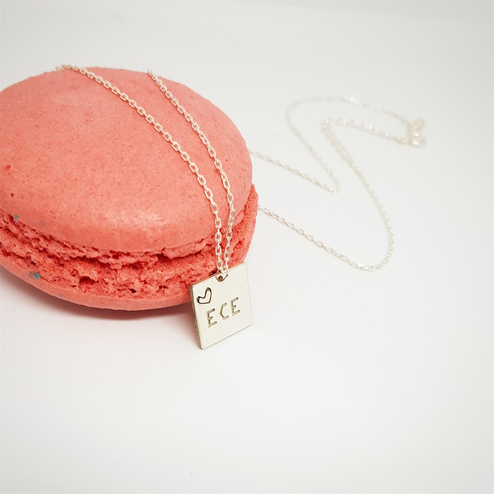 YENİ KARE PLAKA İSİM KALP GÜMÜŞ KOLYE