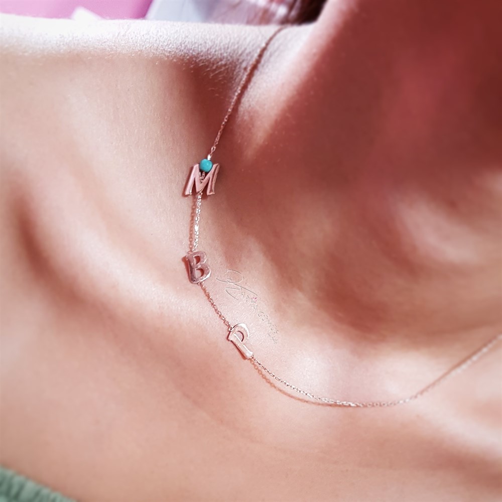 Yeni Kemikte Duran Üç Harfli Gümüş Kolye