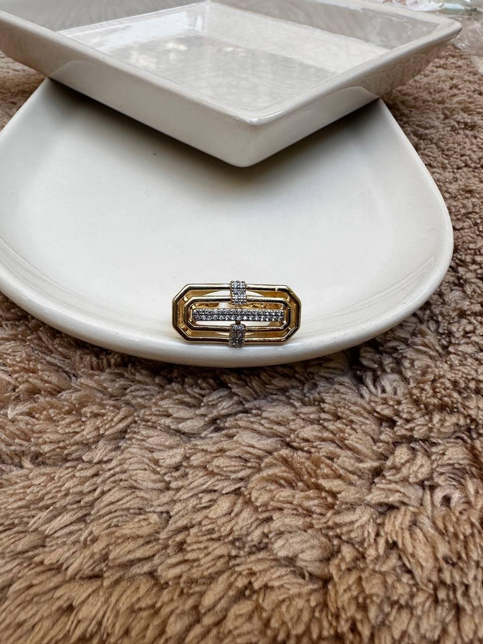 Zirkon Taş Detay Dikdörtgen Yüzük