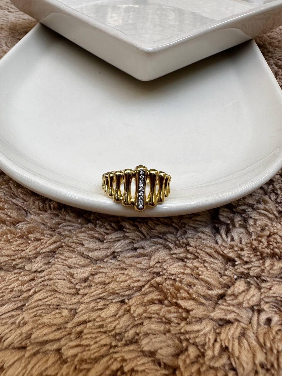 Zirkon Taş Detay Eğimli Yüzük