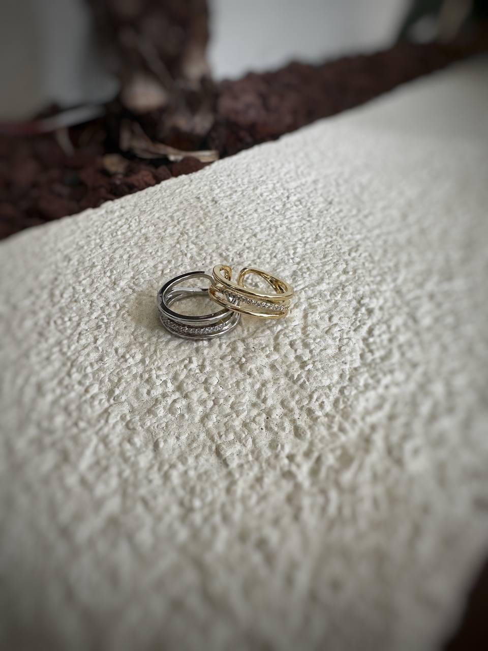 Zirkon Taş Detay Üç Sıra Yüzük