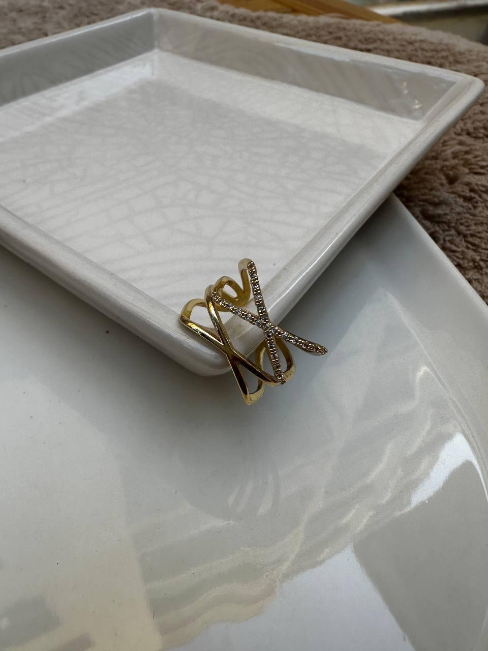 Zirkon Taşlı Çapraz Form Yüzük