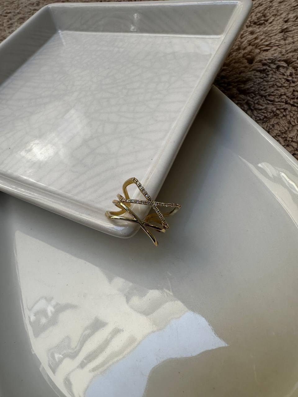 Zirkon Taşlı Çapraz Form Yüzük