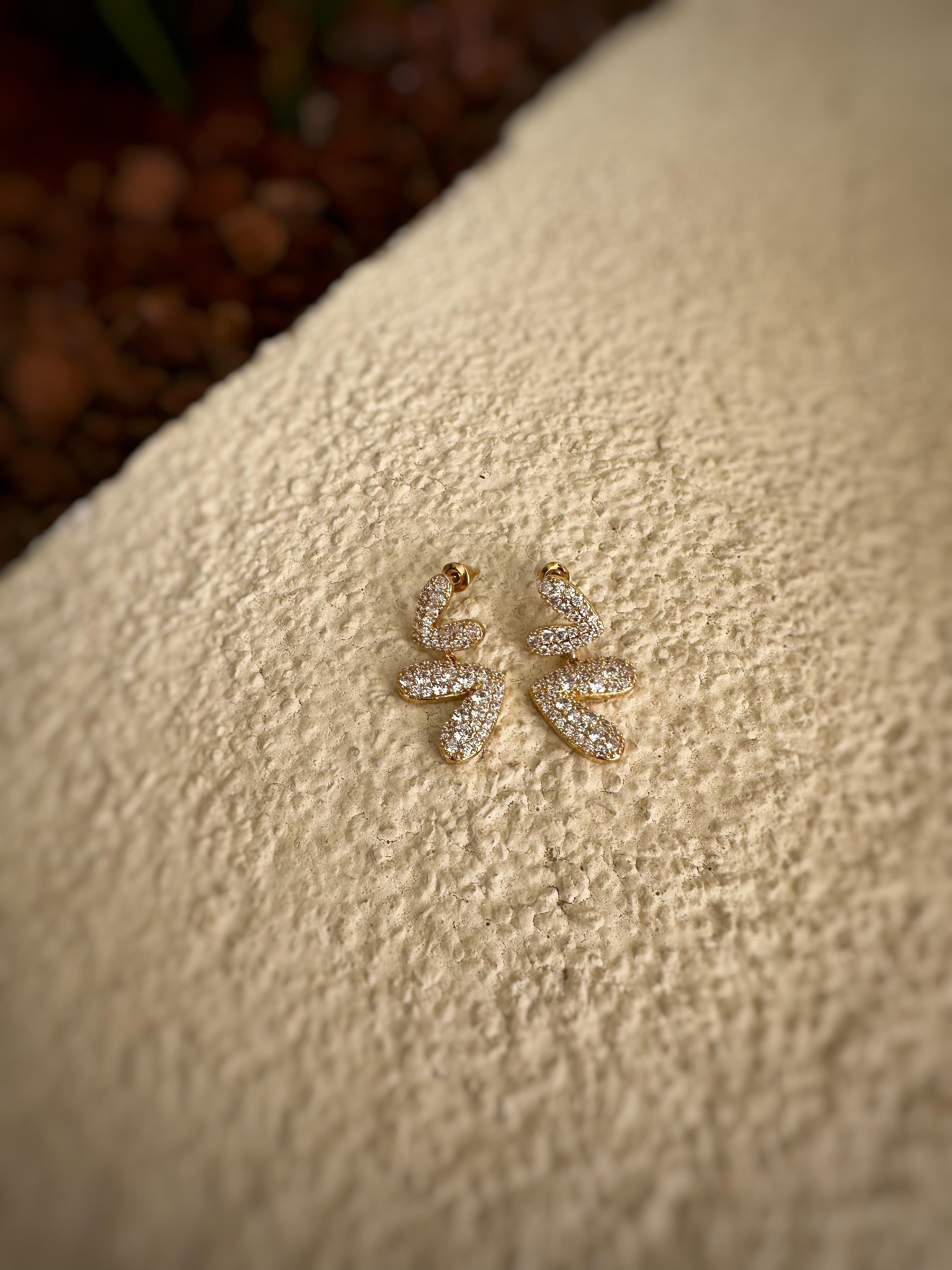 Zirkon Taşlı Çapraz İkili Kalp Küpe