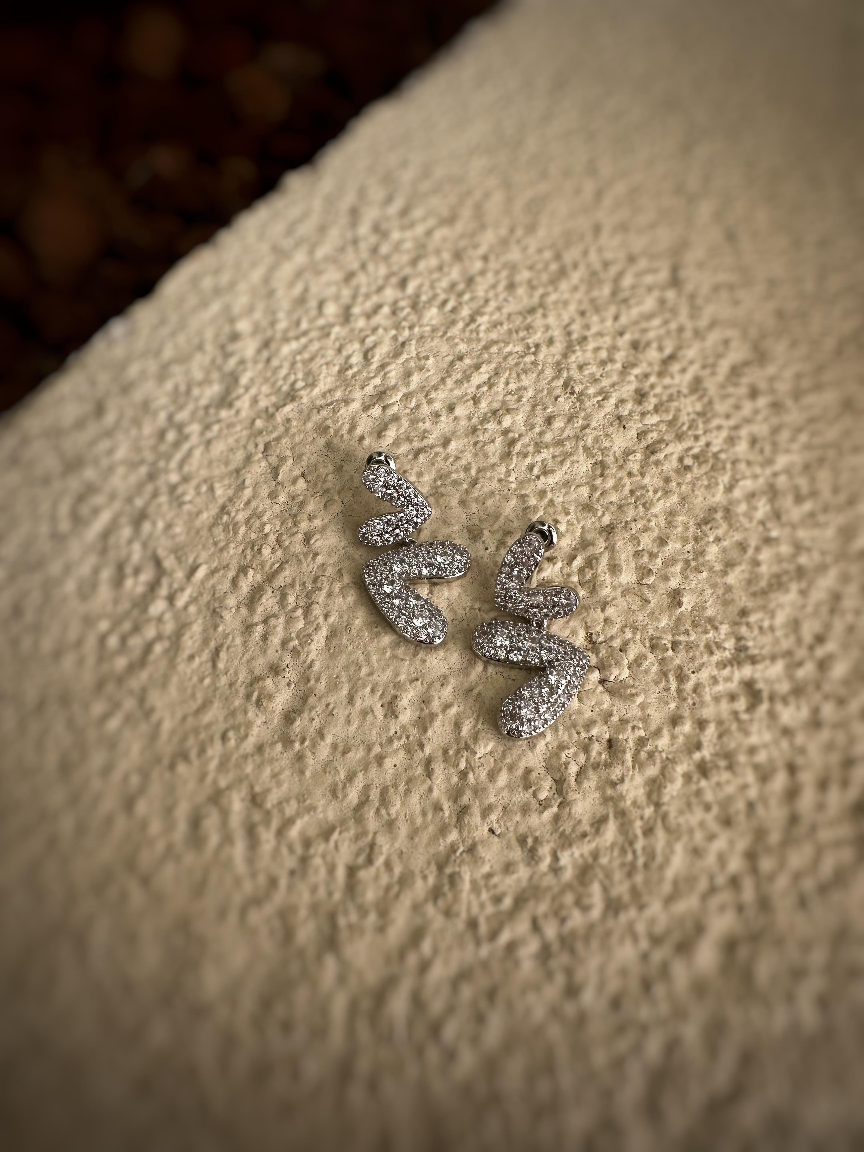 Zirkon Taşlı Çapraz İkili Kalp Küpe