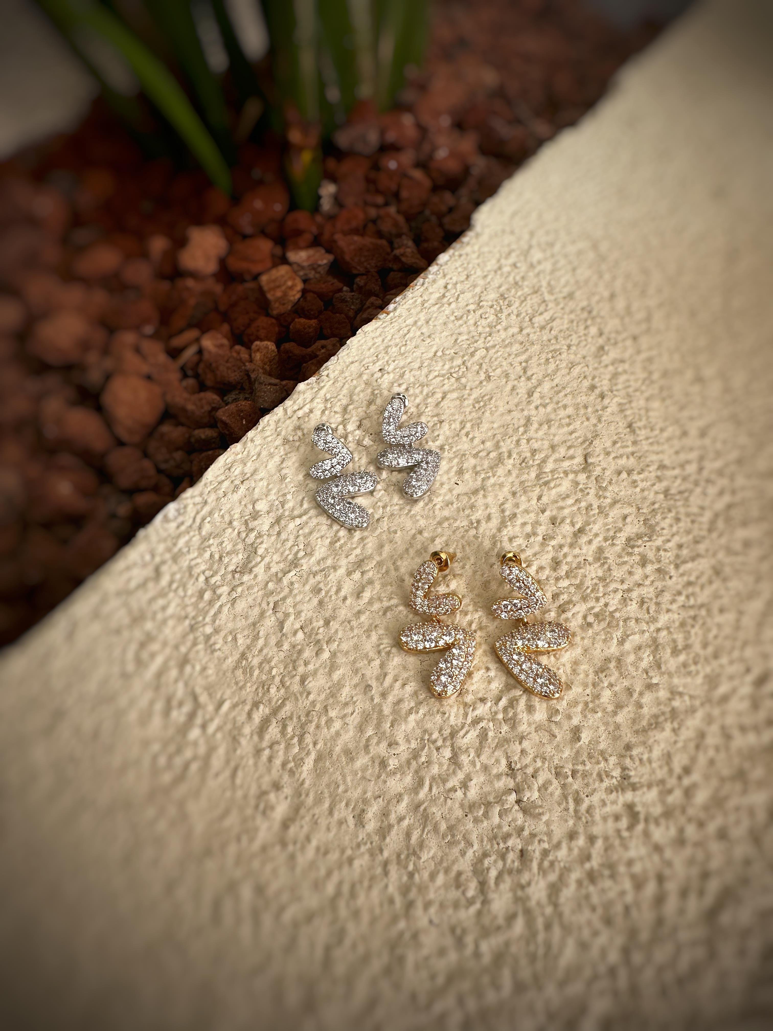 Zirkon Taşlı Çapraz İkili Kalp Küpe