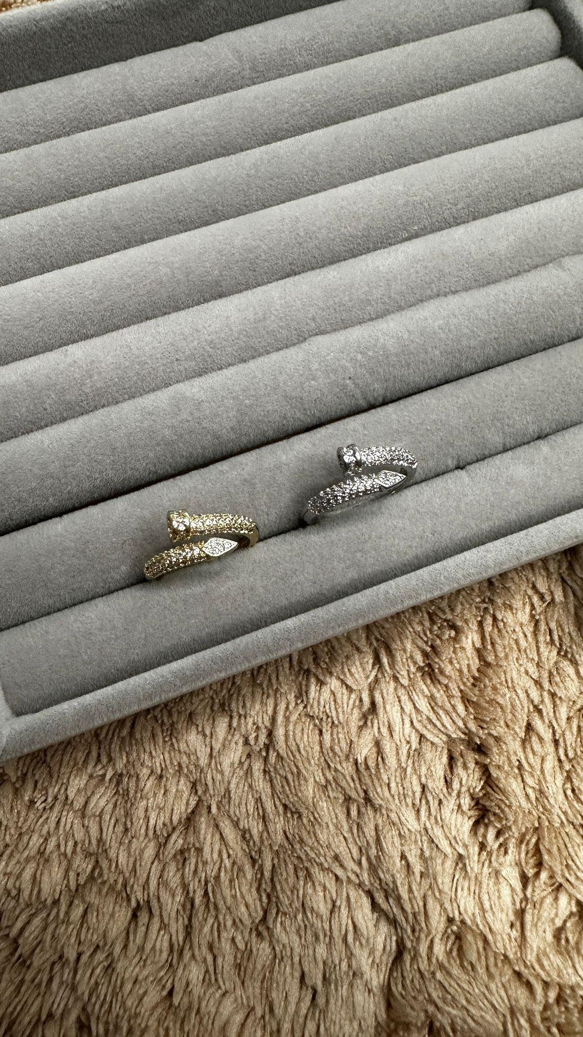 Zirkon Taşlı Çivi Orjinal Marka Yüzük