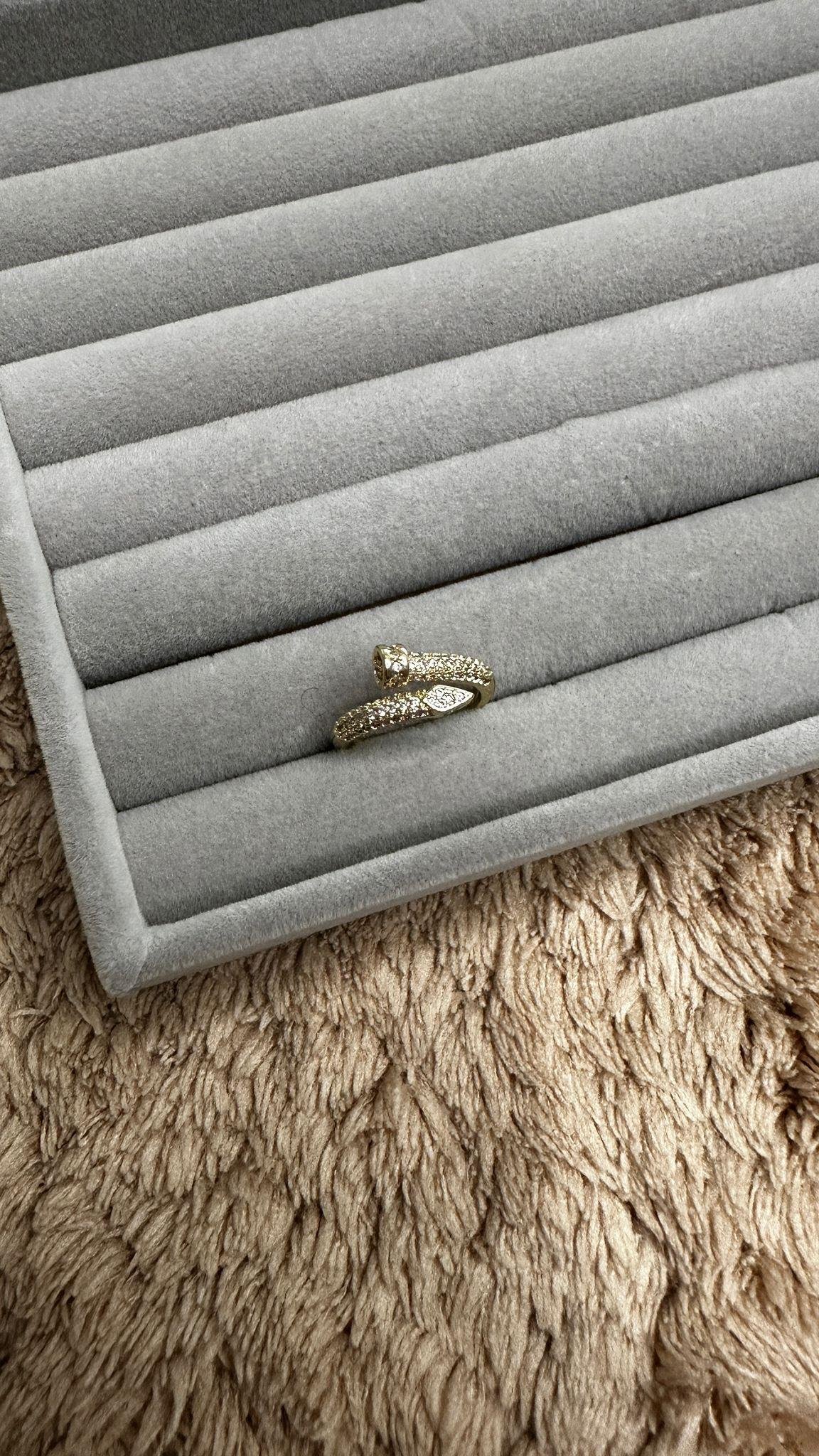 Zirkon Taşlı Çivi Orjinal Marka Yüzük