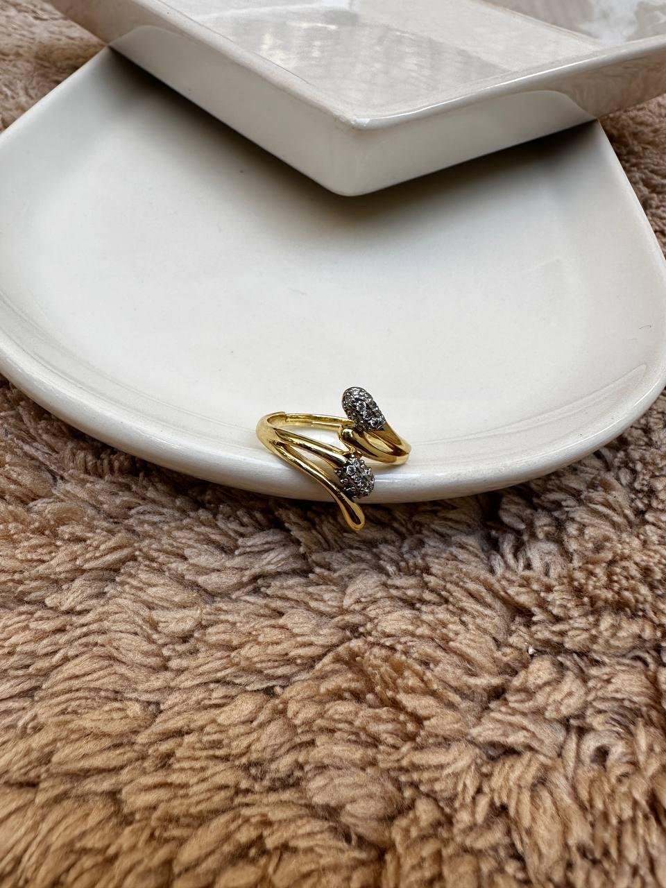 Zirkon Taşlı Damla Sarmal Yüzük