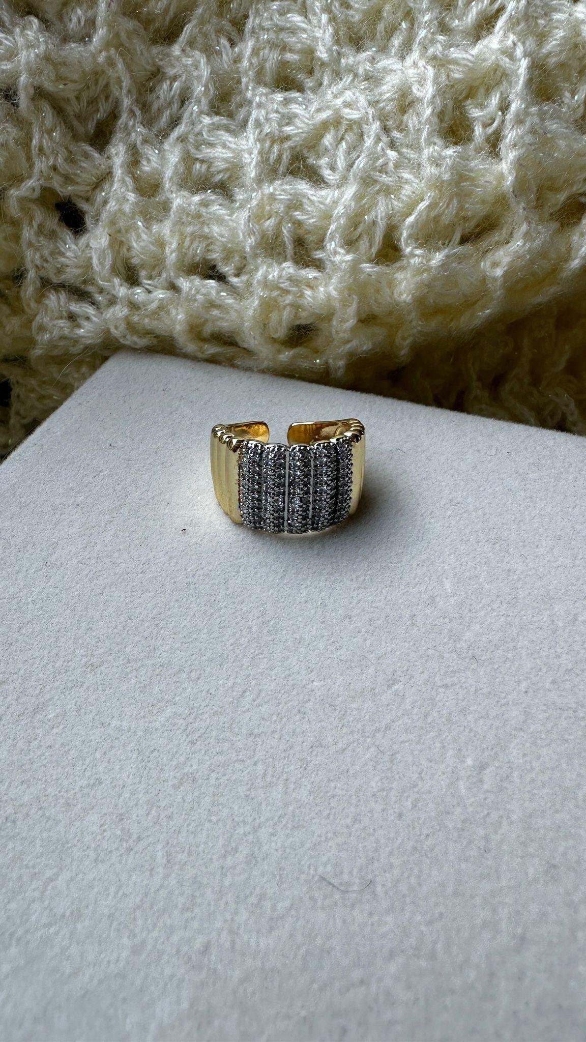 Zirkon Taşlı Desenli Kalın Yüzük