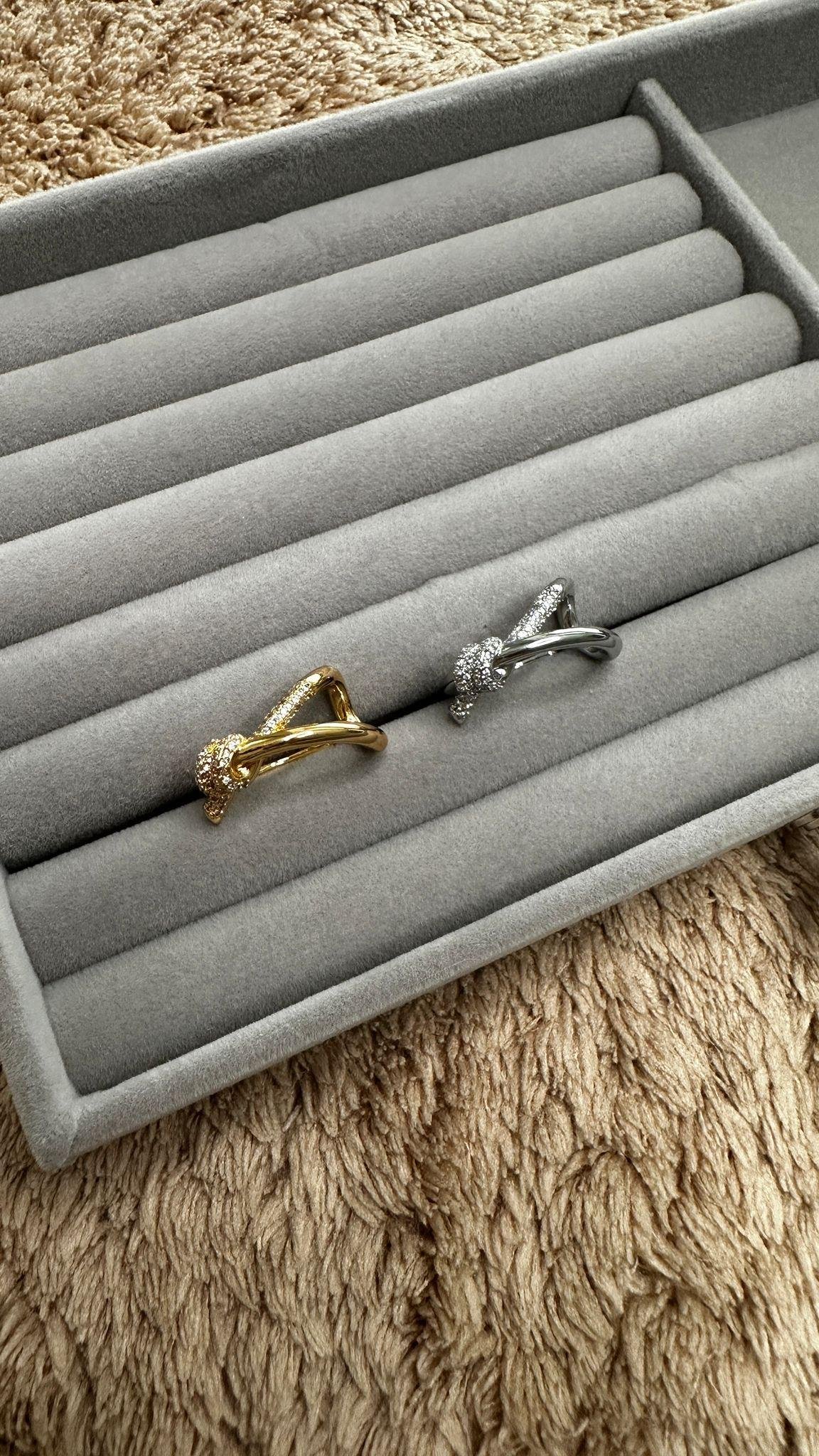 Zirkon Taşlı Düğüm Yüzük