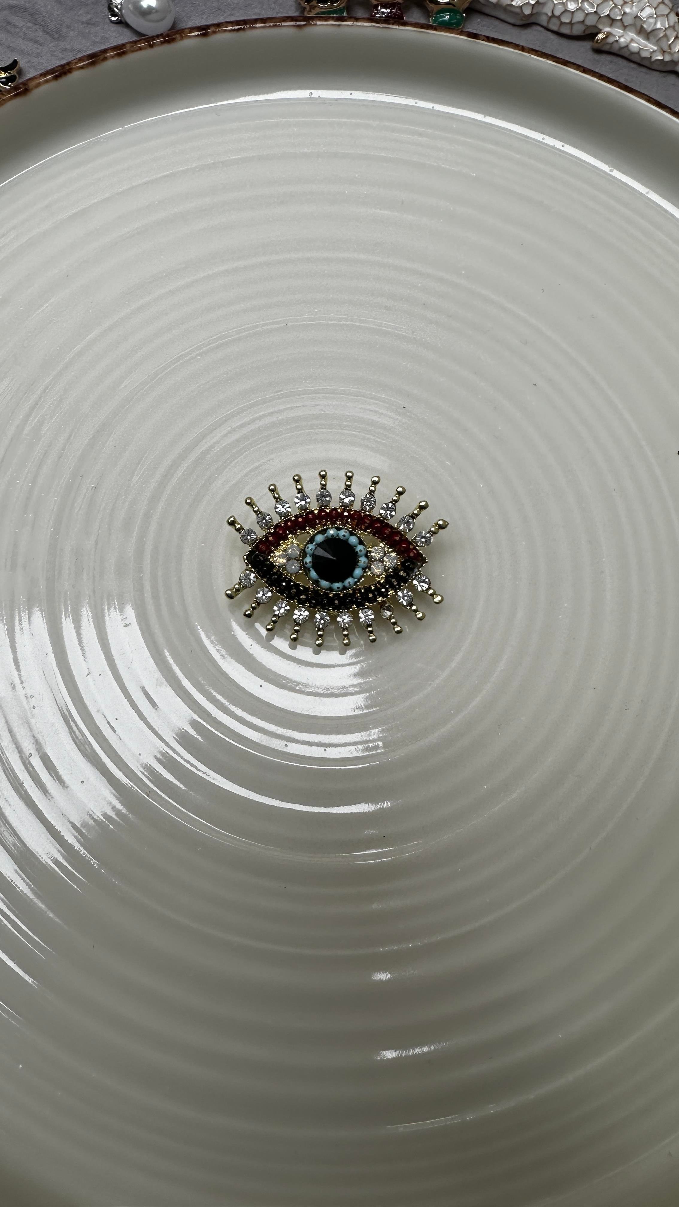 Zirkon Taşlı Göz Broş