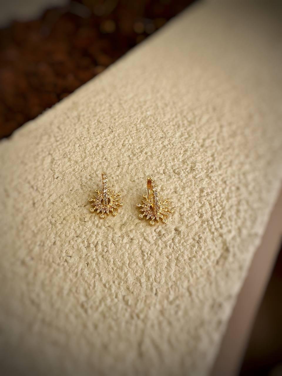 Zirkon Taşlı Güneş Çelik Küpe