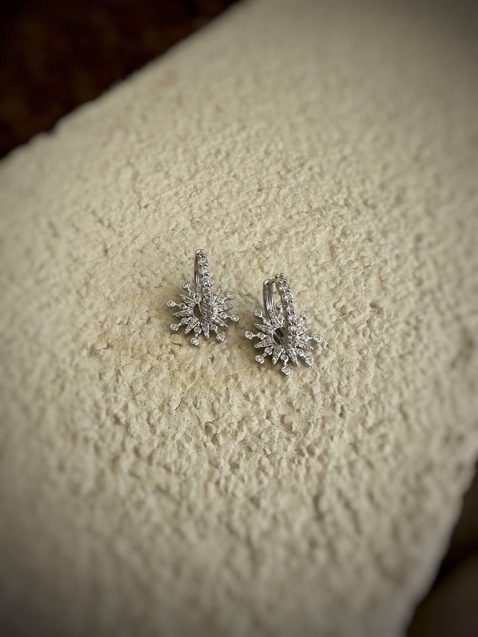 Zirkon Taşlı Güneş Çelik Küpe