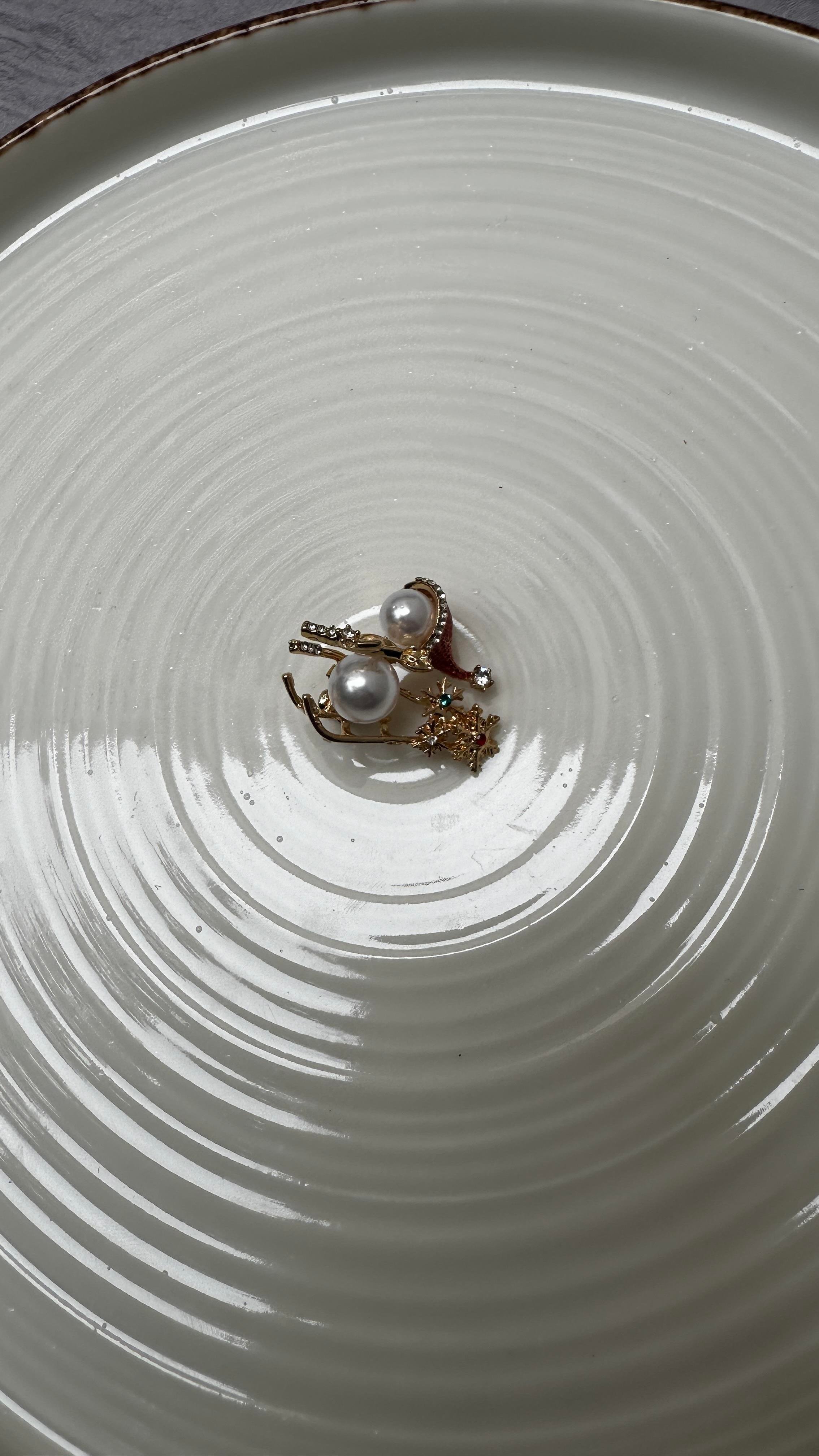 Zirkon Taşlı İnci Detay Noel Baba Broş