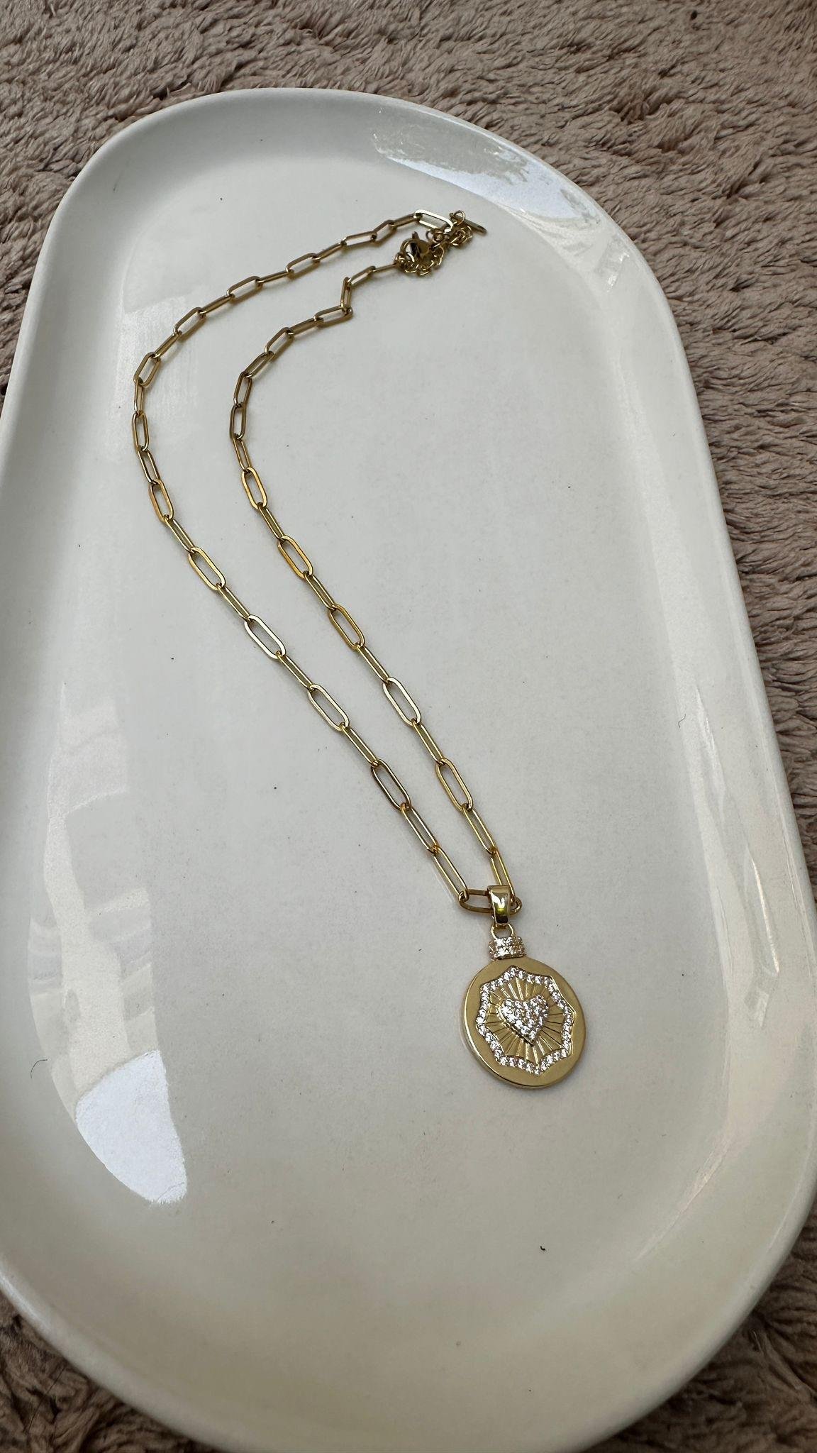 Zirkon Taşlı Motifli Plaka Kalp Kolye