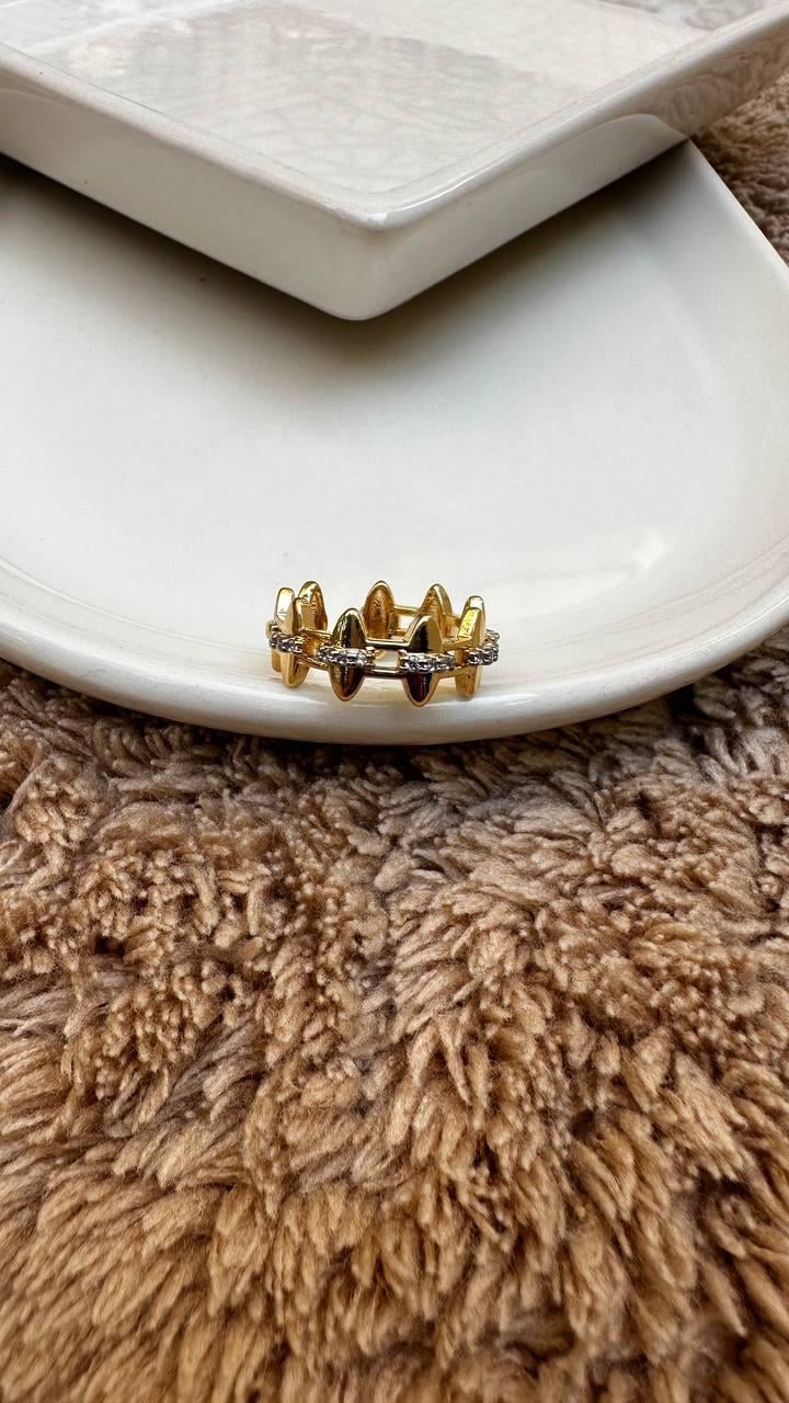 Zirkon Taşlı Piramit Yüzük