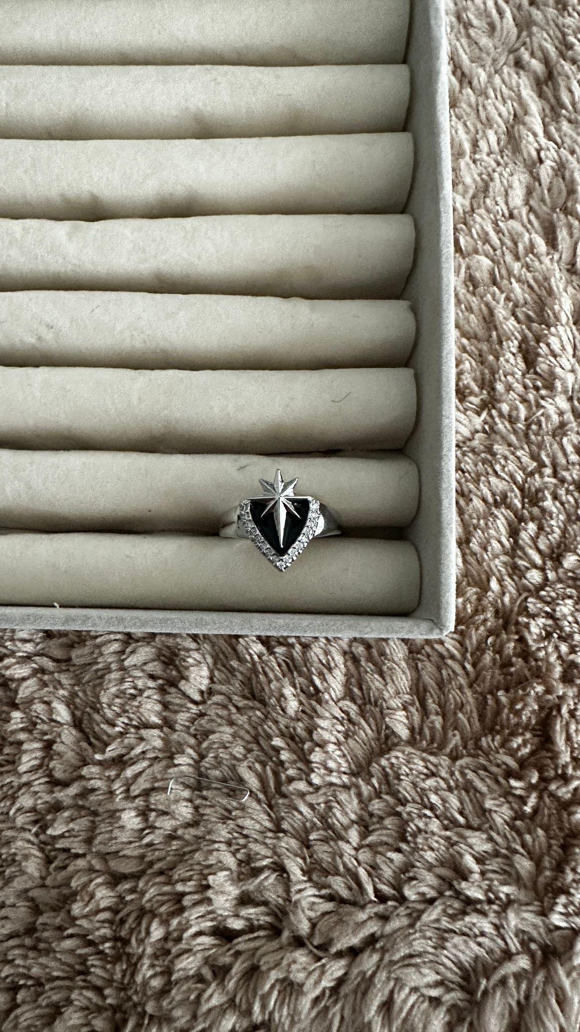 Zirkon Taşlı Siyah Mineli Kutup Yıldızı Yüzük