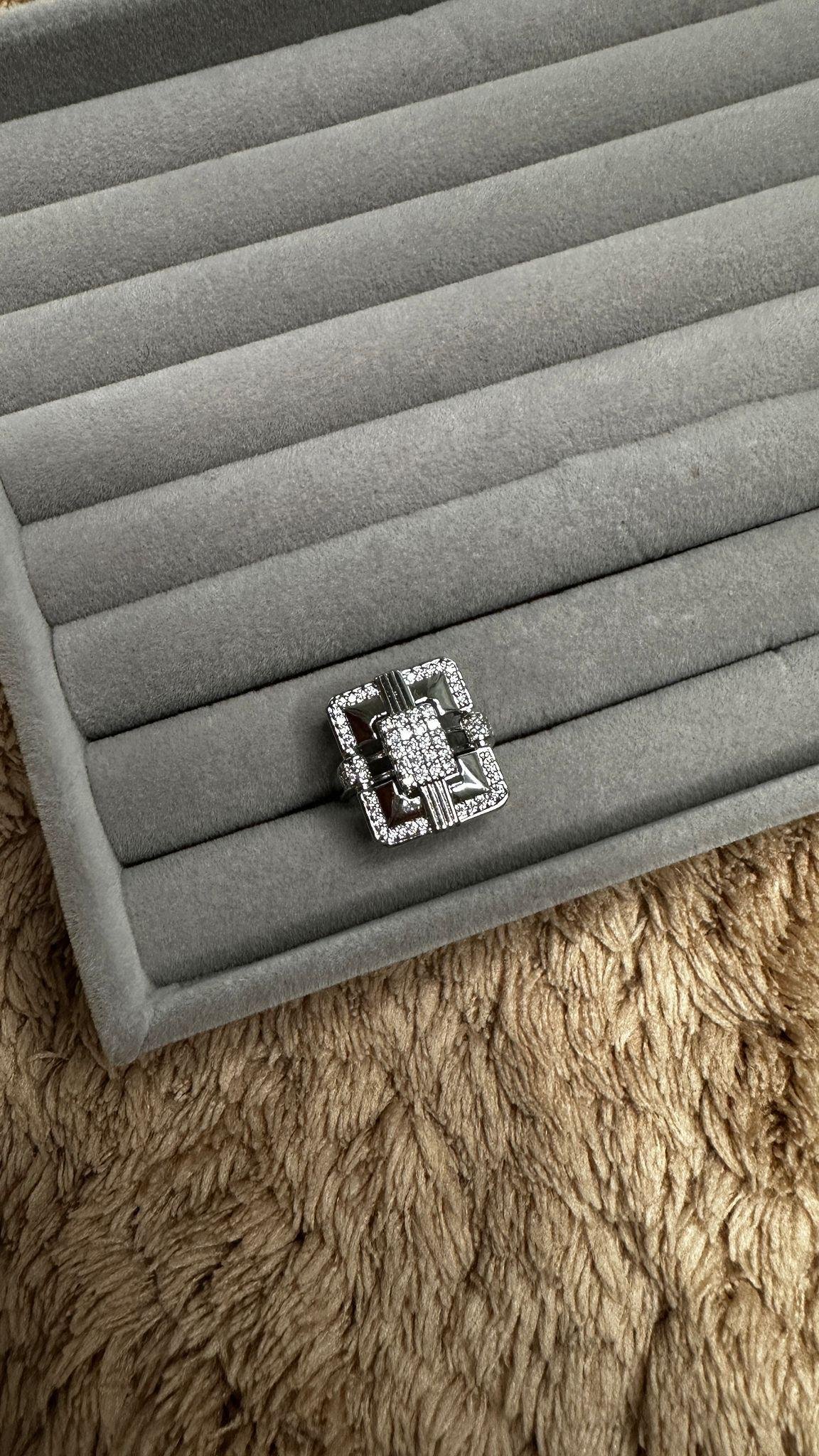 Zirkon Taşlı Tasarım Dikdörtgen Yüzük