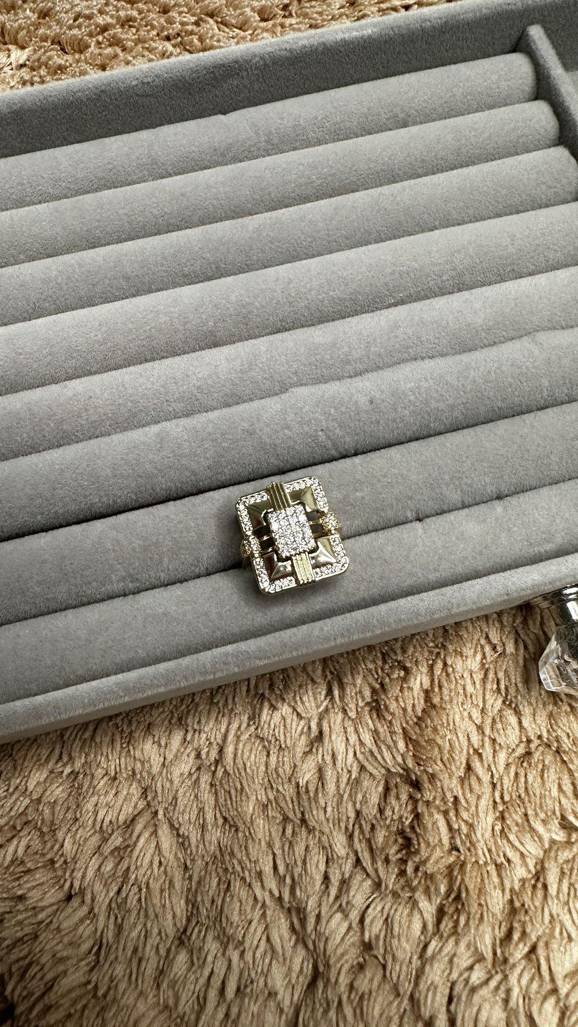 Zirkon Taşlı Tasarım Dikdörtgen Yüzük