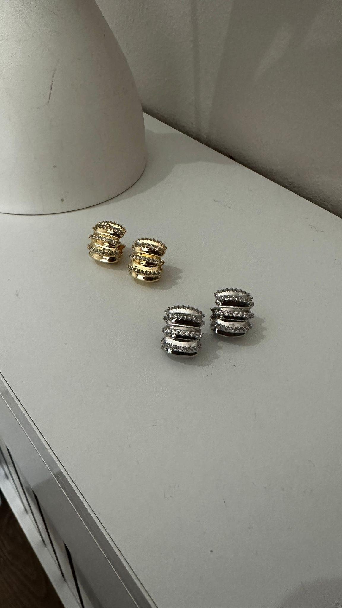 Zirkon Taşlı Tasarım Halka Küpe