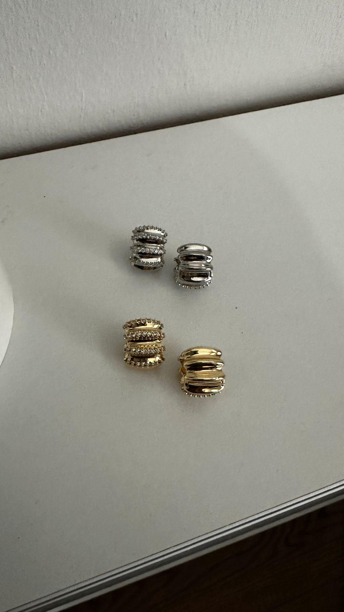 Zirkon Taşlı Tasarım Halka Küpe