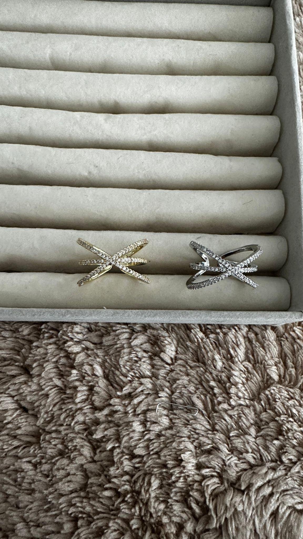 Zirkon Taşlı Üç Sıra Asimetrik Yüzük