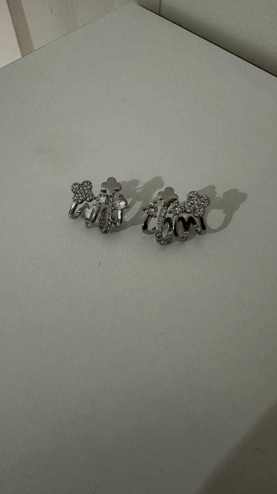 Zirkon Taşlı Yonca Figürlü Çoklu Görünüm Küpe