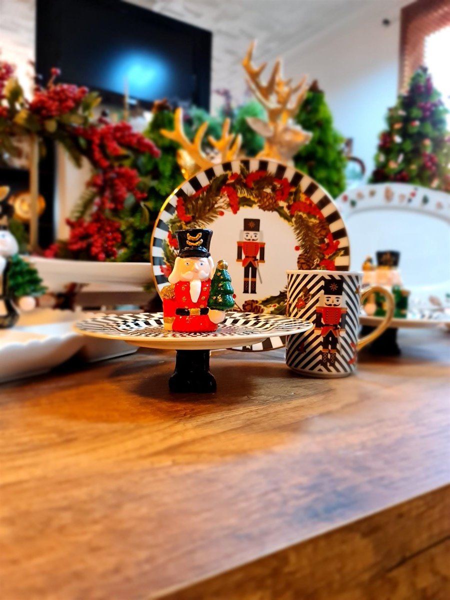 ayaklı nutcracker tabak kırmızı 19 cm