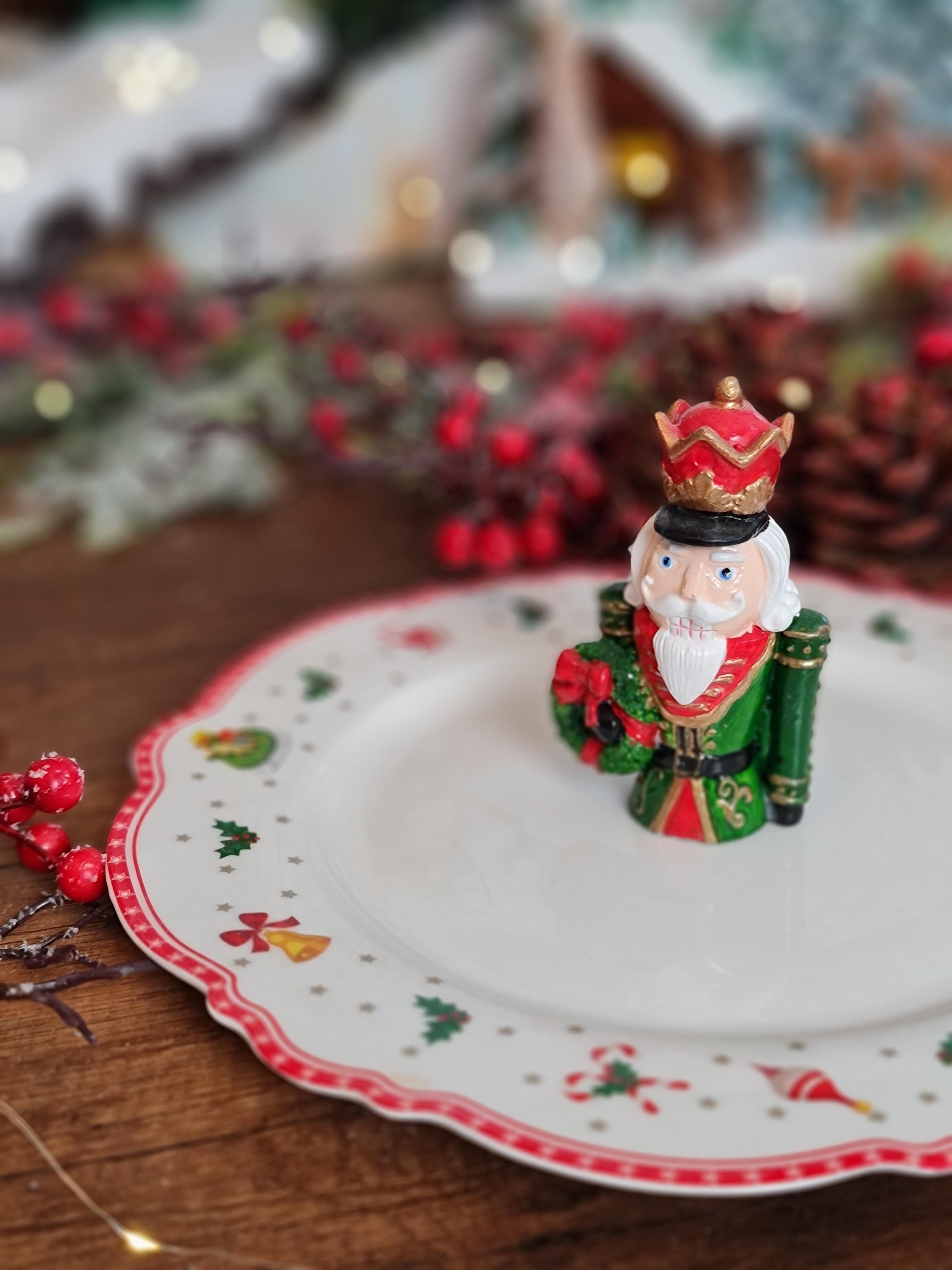 Christmas nut tabak green