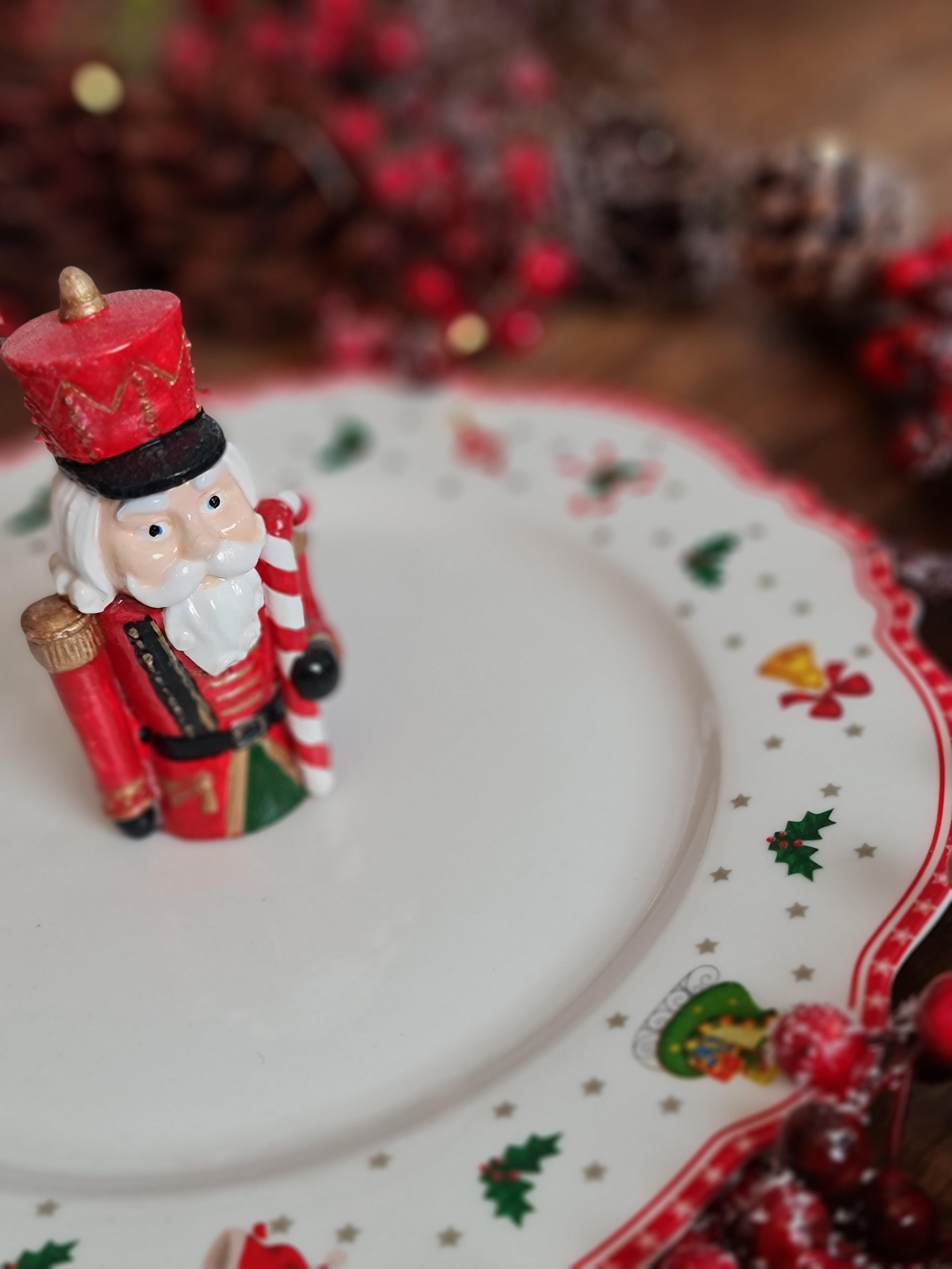 Christmas nut tabak red