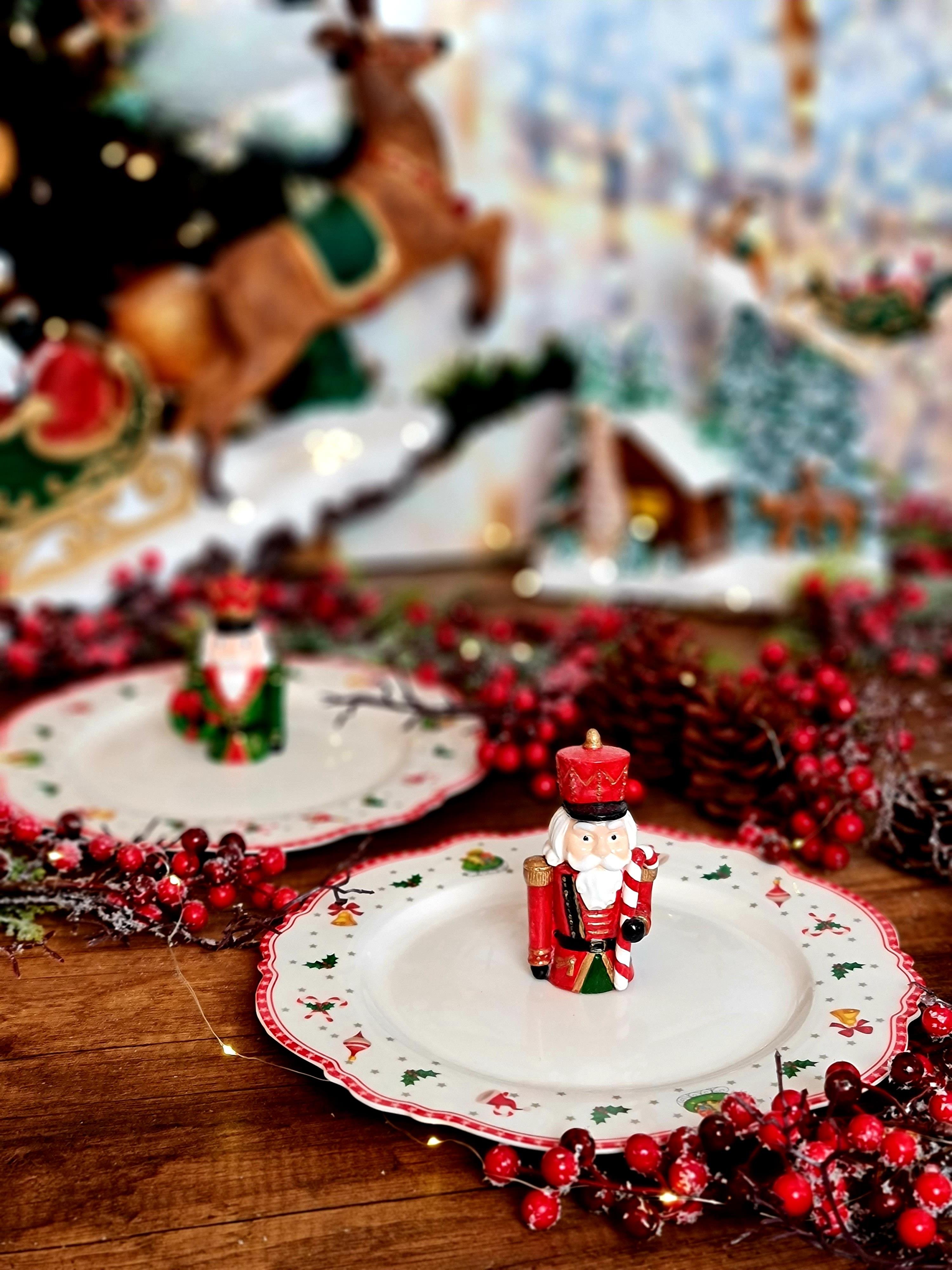 Christmas nut tabak red