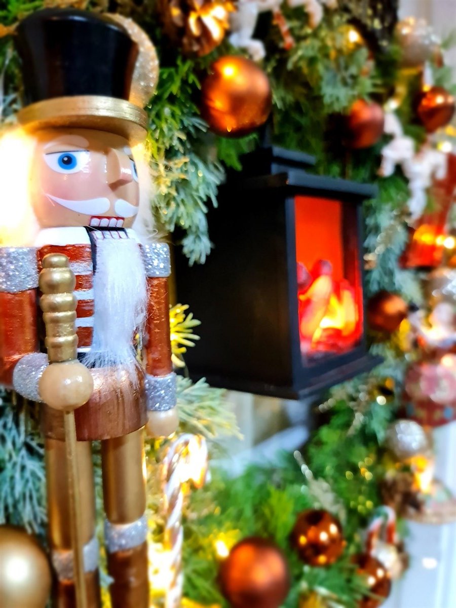 Clara&Nutcracker kapı ç 65 cm şömine led ve peri ışıklelengiıdır,