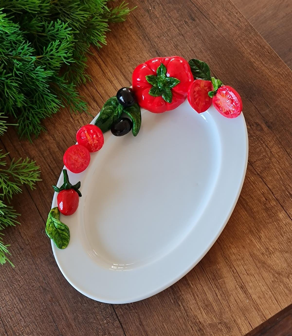 Domatesli oval sunum