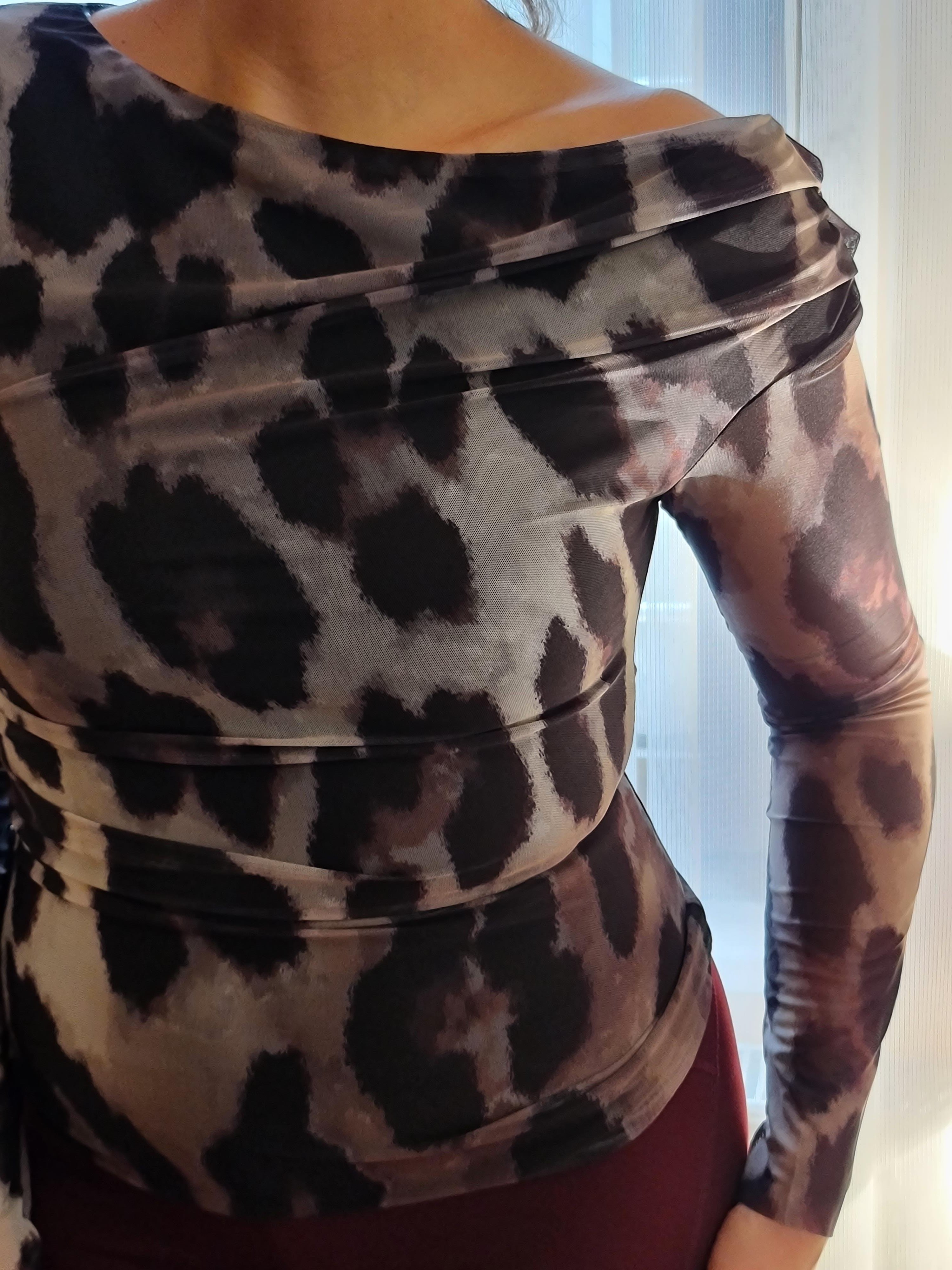 düşük omuz siyah bluz