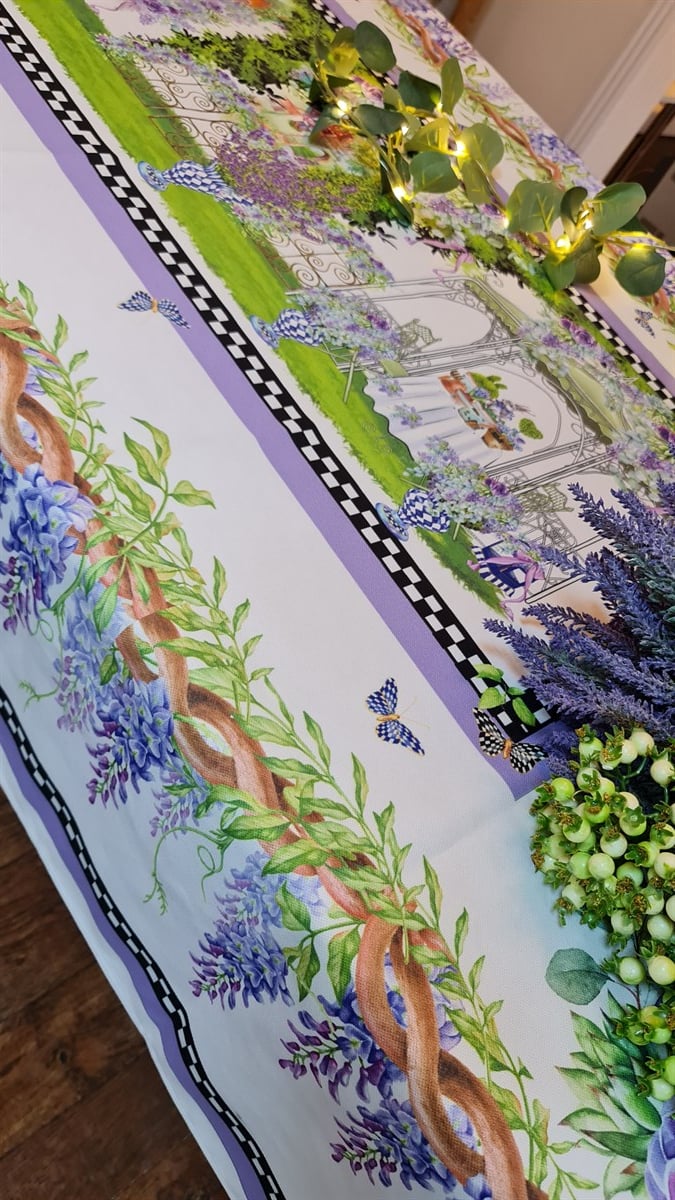 easter lila masa örtüsü 