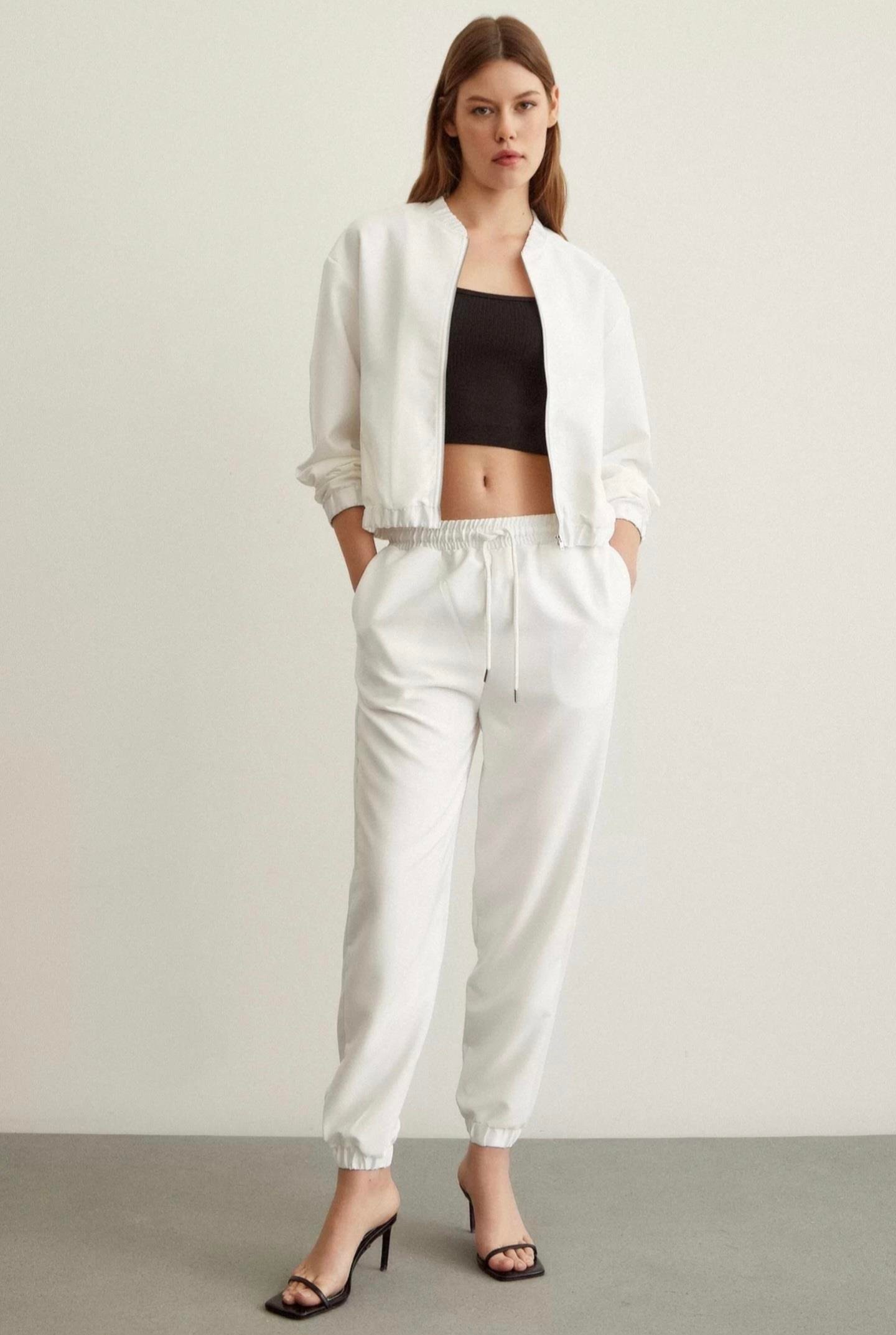 fermuarlı takım beyaz