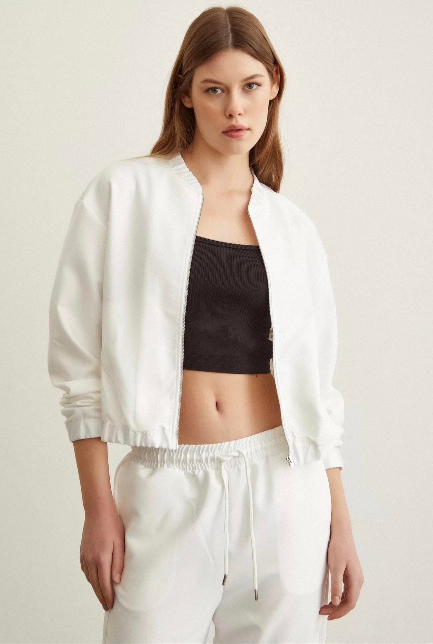 fermuarlı takım beyaz