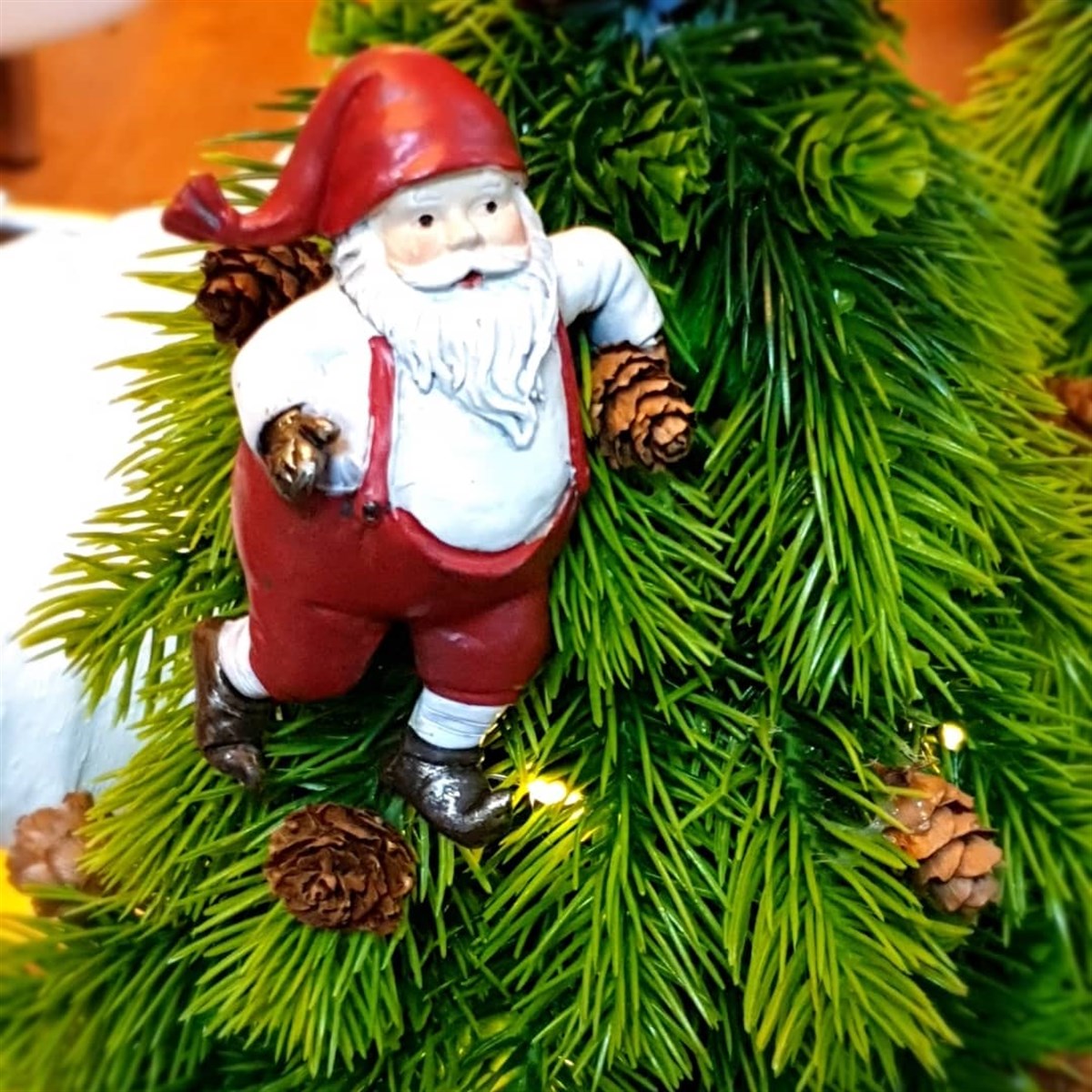 hanging santa 9 cm