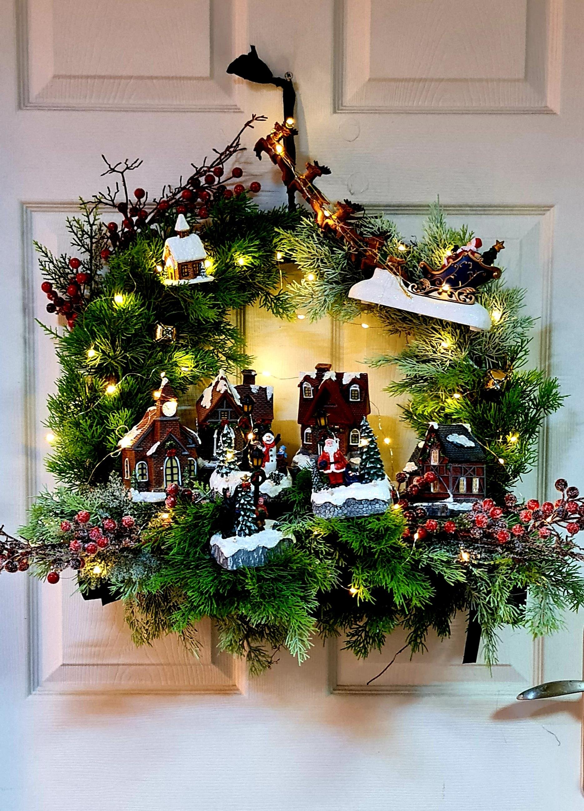 Northpole Christmas Village kapı süsü 60 cm