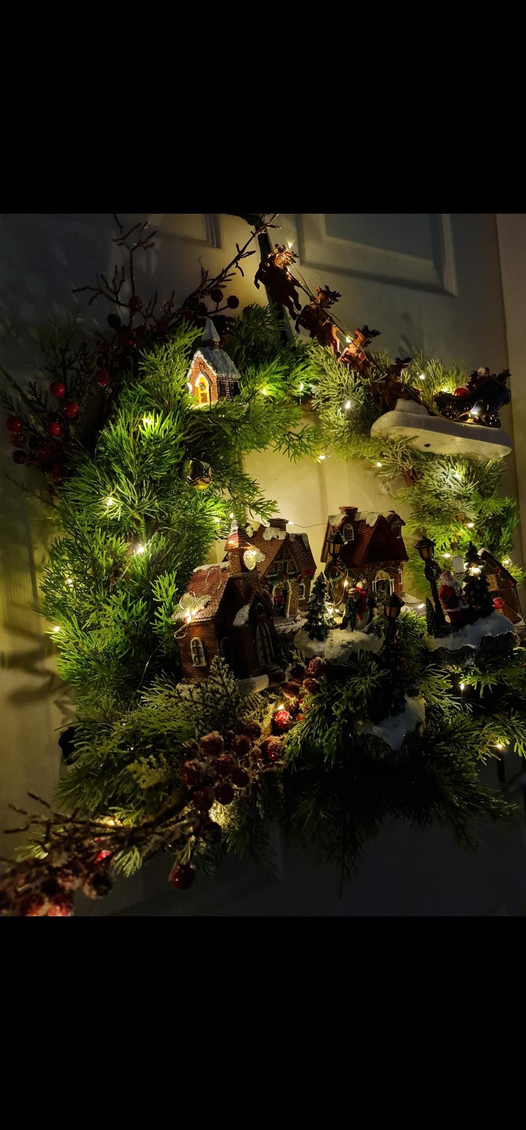 Northpole Christmas Village kapı süsü 60 cm