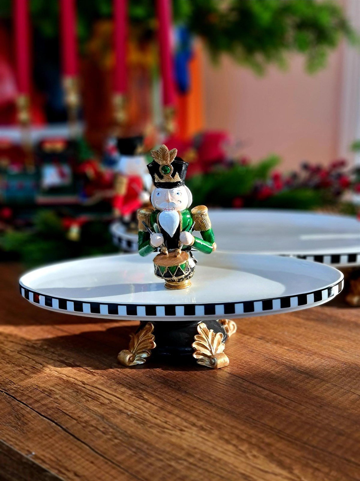Nutcracker ayaklı kayık tabak yeşil