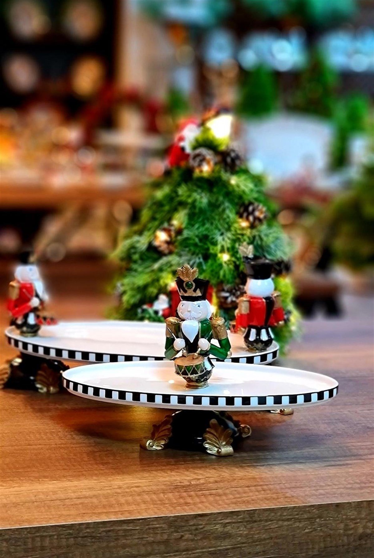 Nutcracker ayaklı kayık tabak yeşil