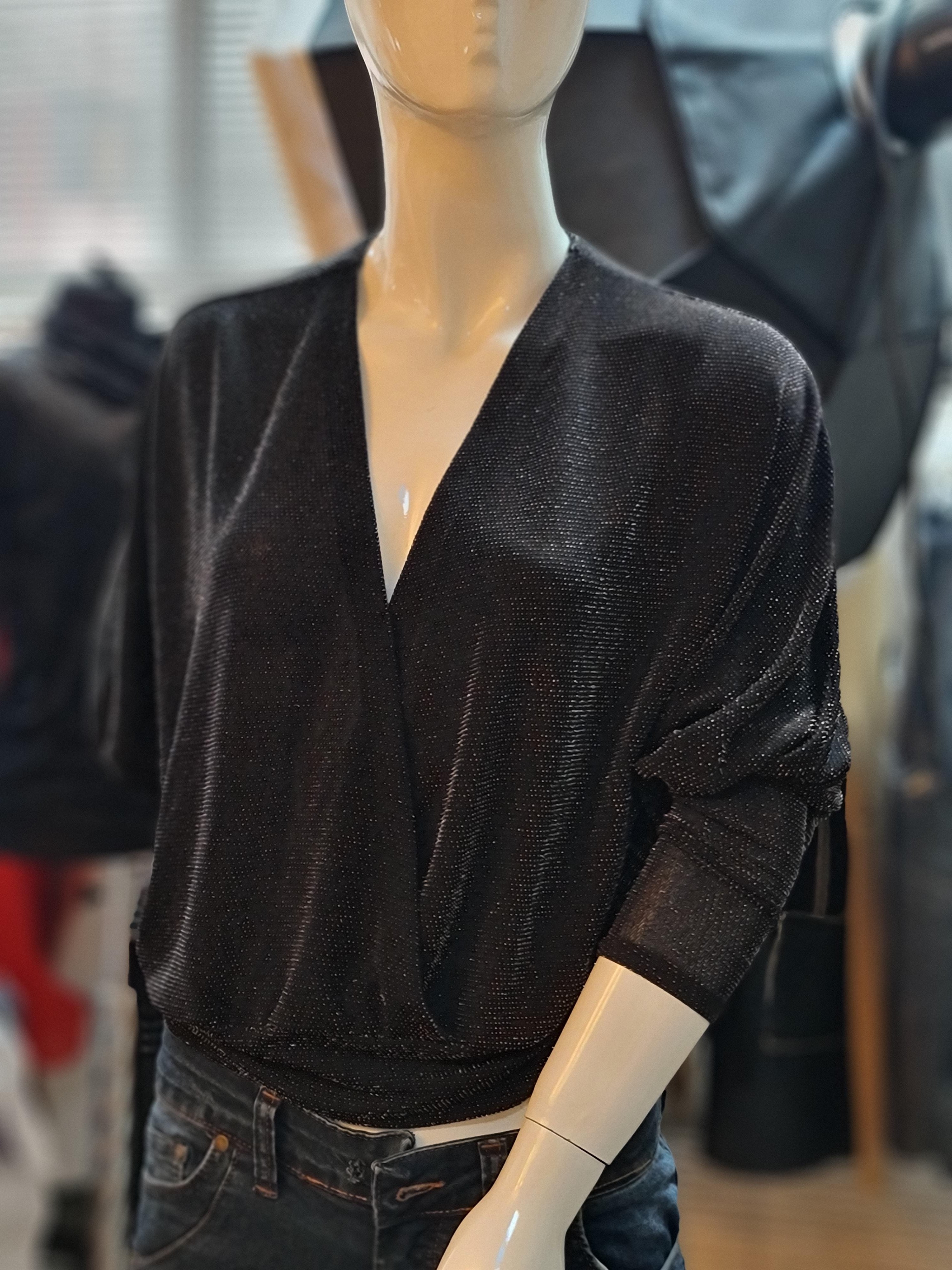 Parlak siyah kruvaze bluz