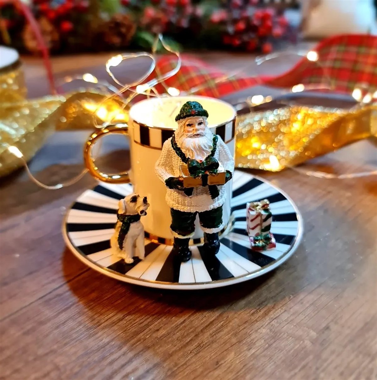 santa in the kitchen kahve fincanı yeşil