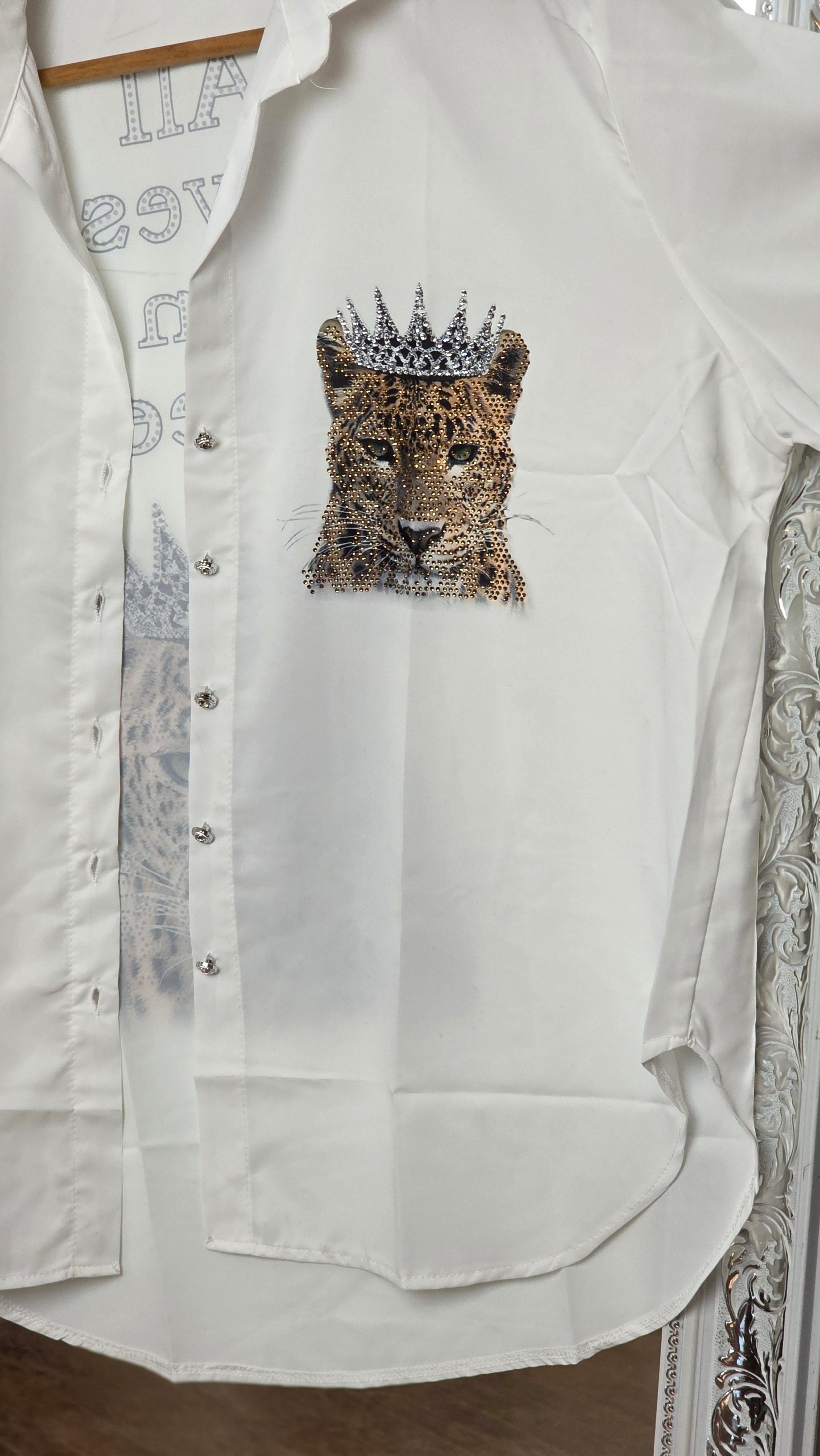 Taçlı leopar gömlek