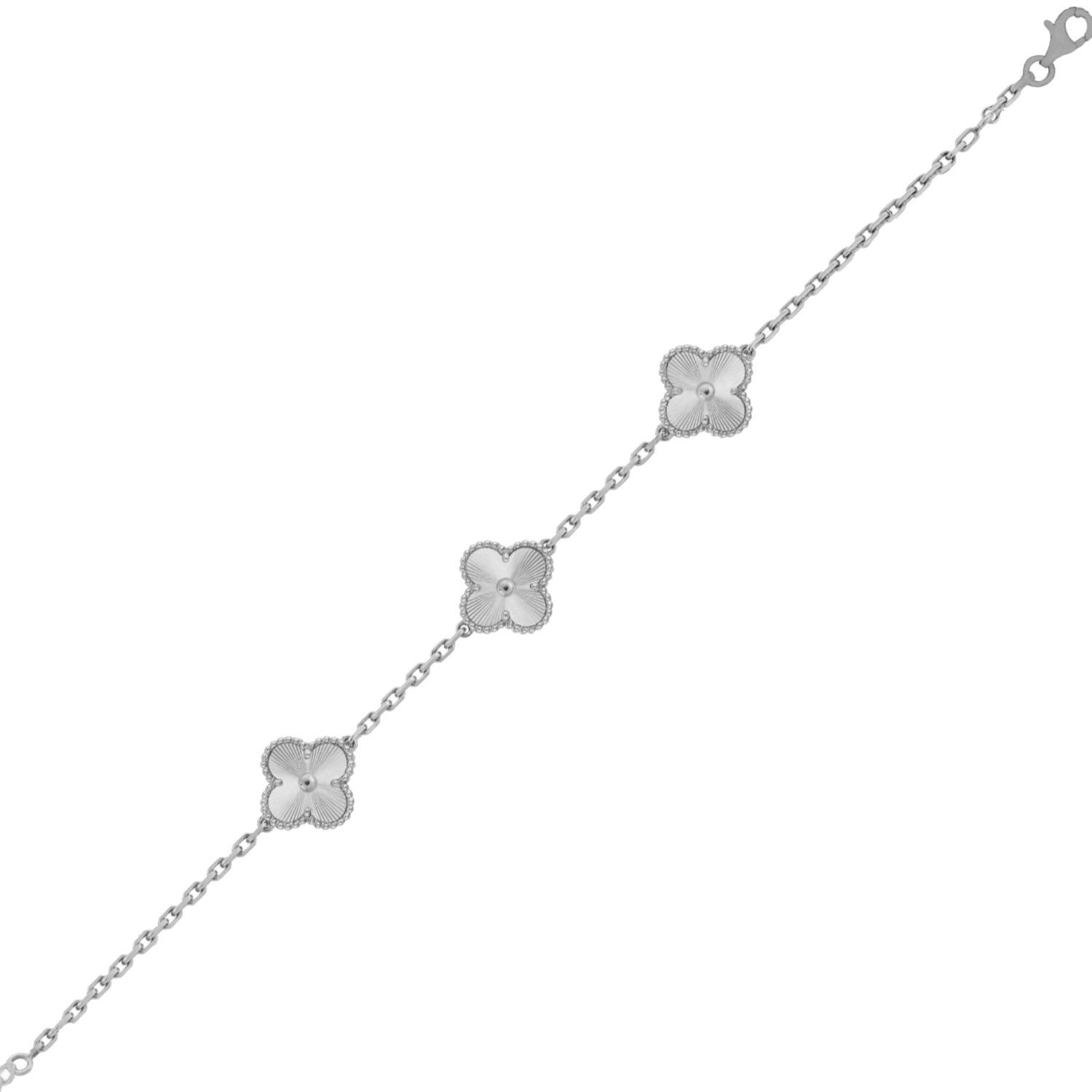  925 Ayar Gümüş Altın Yaldızlı Lazer İşlemeli Alhambra 3'lü Yonca Bileklik