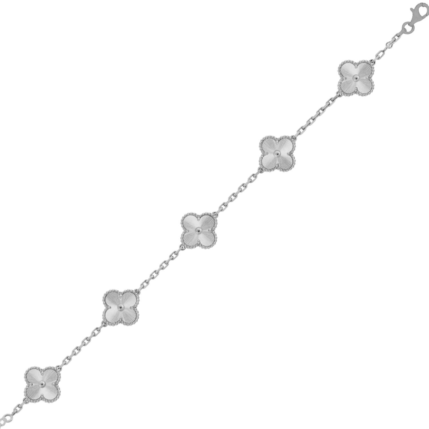  925 Ayar Gümüş Altın Yaldızlı Lazer İşlemeli Alhambra 5'li Yonca Bileklik