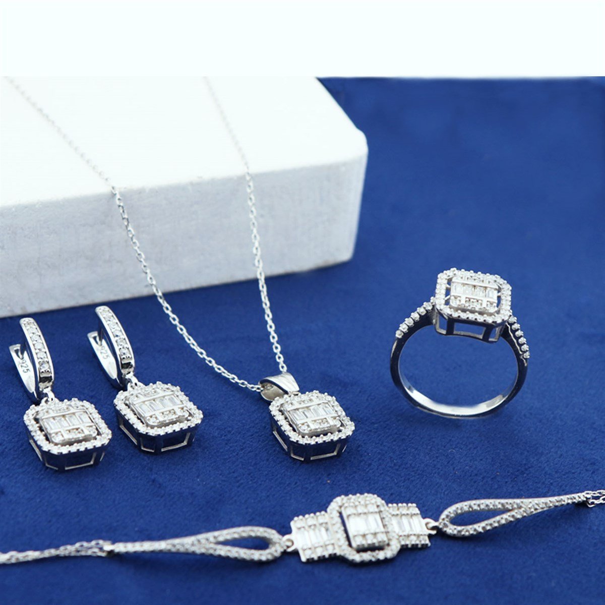 925 Ayar Baget Taşlı Set